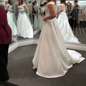 Brand new wedding dress